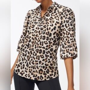 NWT Chicos Zenergy leopard top. Size 1 chicos . 8 women